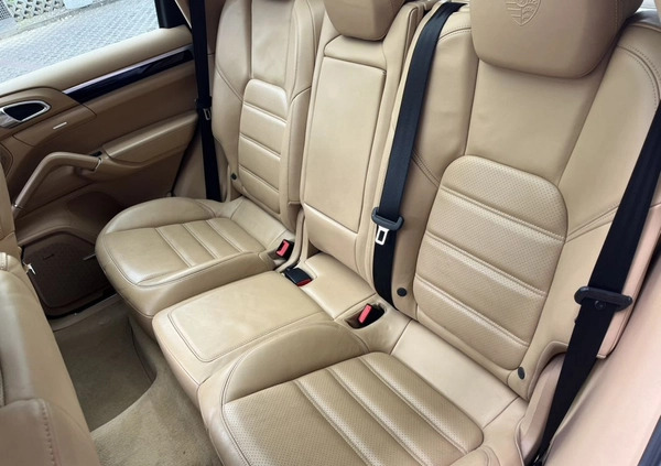 Porsche Cayenne cena 229000 przebieg: 175000, rok produkcji 2017 z Gdańsk małe 781